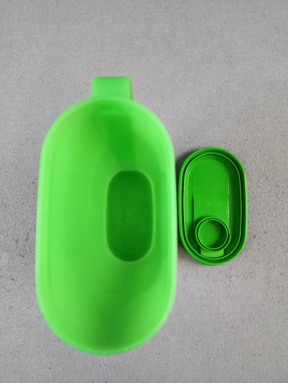 Vintage 80s Tupperware Green Slim Line 2 Quart Refrigerator Pitcher Mold # 2009